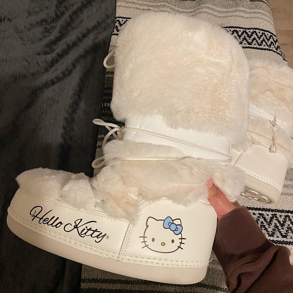 Hello Kitty Snow Boots